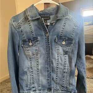 Button up Jean jacket. Size M smoke free home.